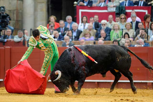 El primero de Perera fue el más soso y el torero intentó templarlo