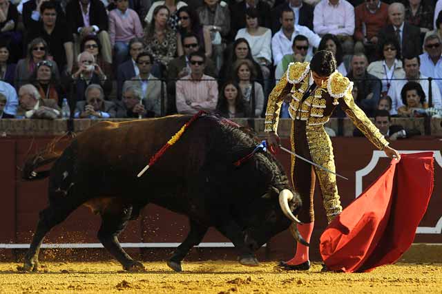 El sevillano templando con la izquierda.