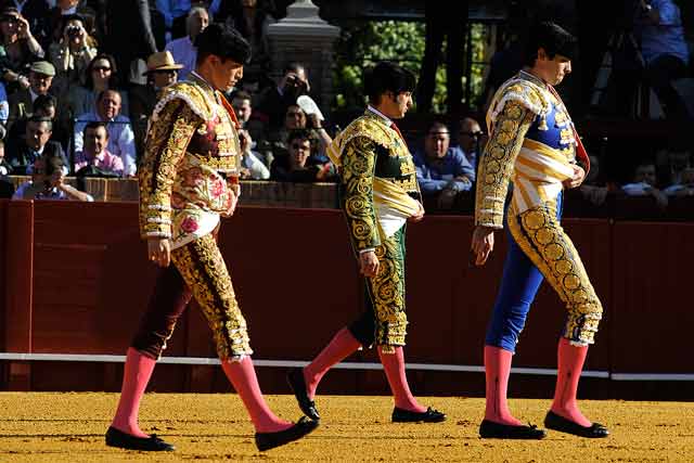 Morante, Manzanares y Perera, primer paseíllo.