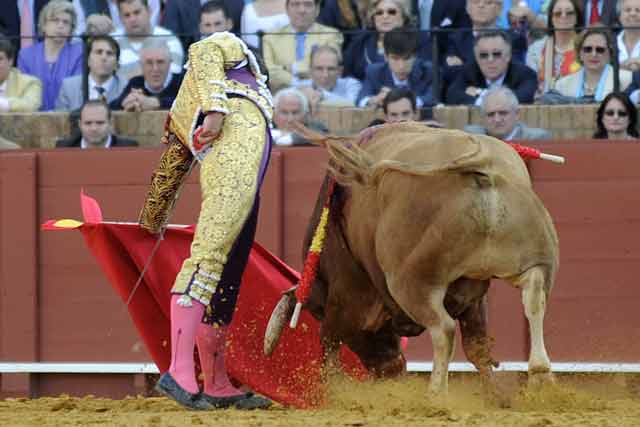 Sus muletazos al tercero fueron los mejores de una tarde desangelada