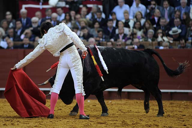 Expectación por la presentación de Cayetano en Sevilla.