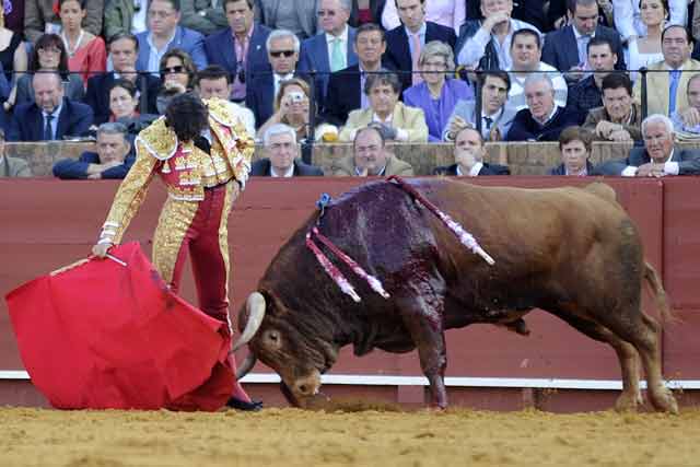 Curro en el cuarto compuso la figura con esa gracia tan suya