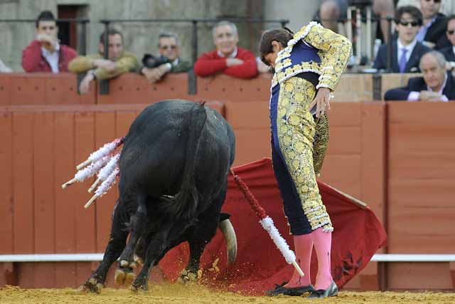 Miguel Tendero con el buen toro tercero.