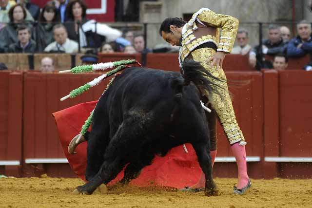 Manuel consiguió coserlo a su muleta en derechazos como el de esta imagen.