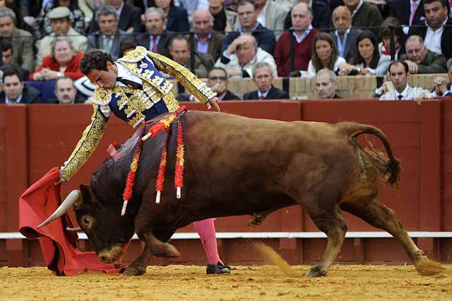 Salvador Cortés brindó el tercero al público pero...