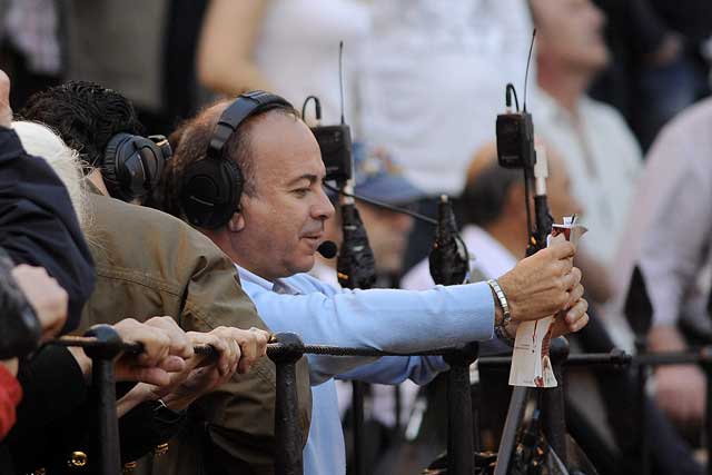 El periodista Juan Ramón Romero, la voz de las retrnamisiones de Canal Sur radio. (FOTO: Matito)