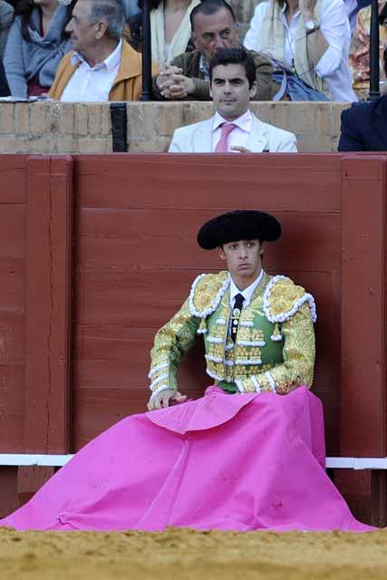 Cristian Escribano espera la suelta del quinto.