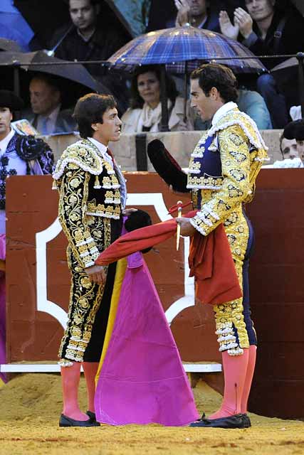 Cortés, brindis al dolor del compañero. 