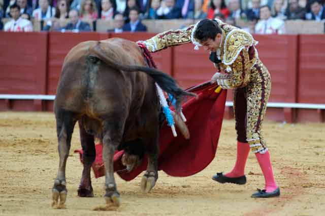 Dos toros, dos estocadas.