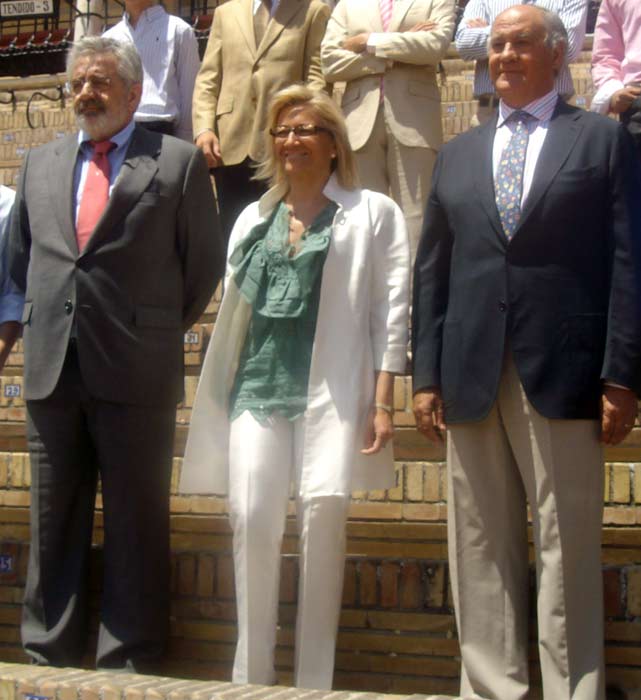 Los empresarios, junto a la delegada de la Junta.