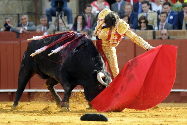 Curro Díaz, en la faena al primero. (FOTO: Matito)