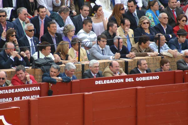 José Antonio Gómez Periñán, delegado de la Junta en Cádiz, sustituyó la ausencia de la delgada sevillana, Carmen Tovar. (FOTO: Javier Martínez)