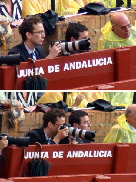 Un invitado de la delegada haciendo fotos con una cámara profesional desde el burladero oficial de la Junta; profesionales de la fotografía taurina, en cambio, han sido excluidos del callejón. (FOTO: Javier Martínez)