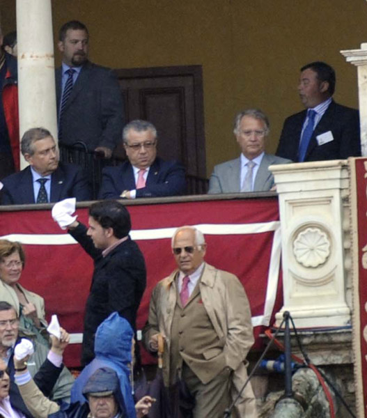 La recuperación de Paco Teja para el palco de la Maestranza, todo un acierto de la delegada Carmen Tovar. (FOTO: Matito)