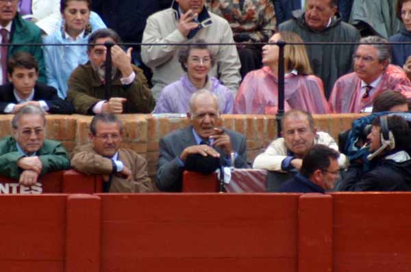 Emotivo brindis en el quinto toro de El Cid a su padre. (FOTO: Javier Martínez)