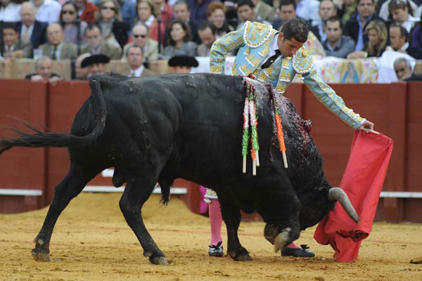 Serafín Marín toreando con la zurda. (FOTO: Matito)