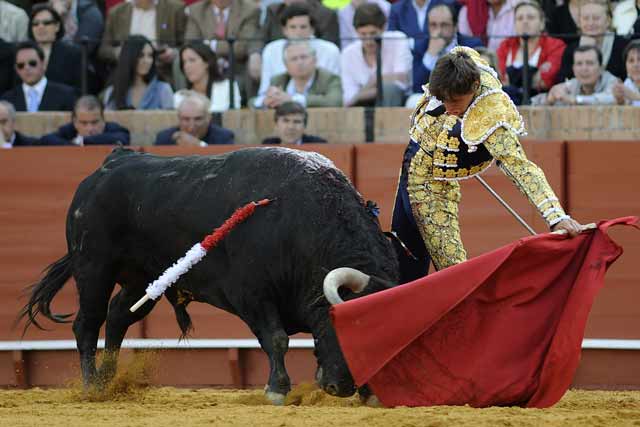 Miguel Tendero toreando al natural al de Pereda. (FOTO: Matito)