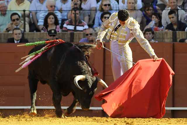 Martín Núñez en el primero. (FOTO: Sevilla Taurina)