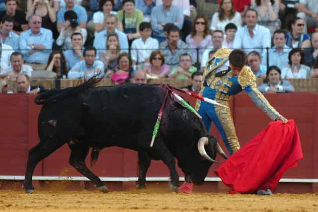 Un largo natural de Manuel Fernández al primero de su lote. (FOTO: Matito)