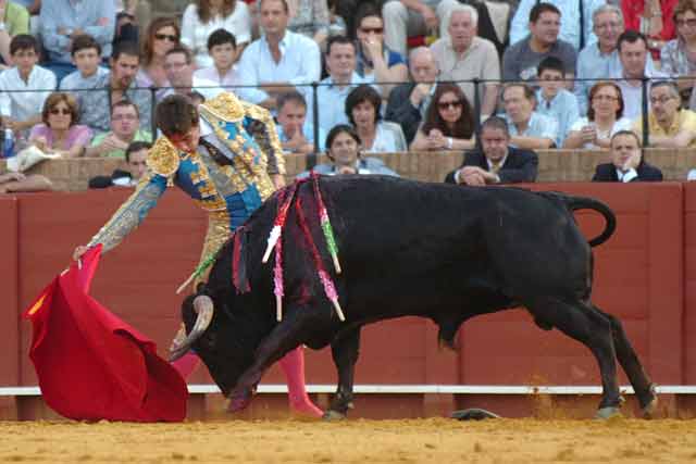 Logró el novillero de Dos Hermanas momentos buenos sobre el lado derecho.