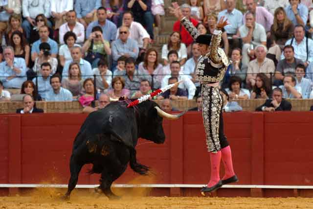 Otra tarde muy completa del sevillano Curro Robles.