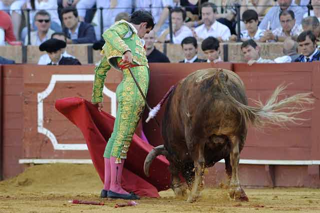 Bello y ajustado natural de José María Arenas. (FOTO: Sevilla Taurina)