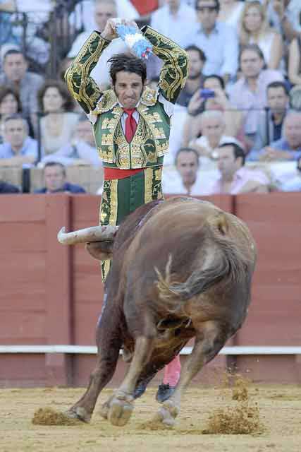 Padilla cuadra en la cara del cuarto. (FOTO: Sevilla Tauirna)