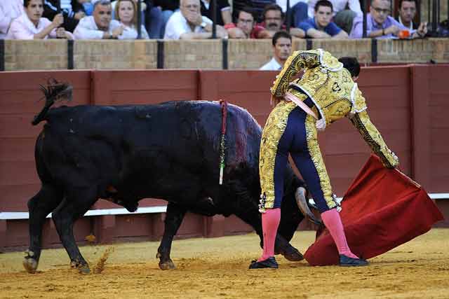 El Nico toreando al quinto de San Román.