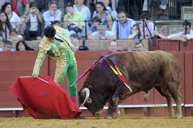 Derechazo de Diego Silveti.