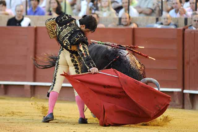 Girando bien la cintura.