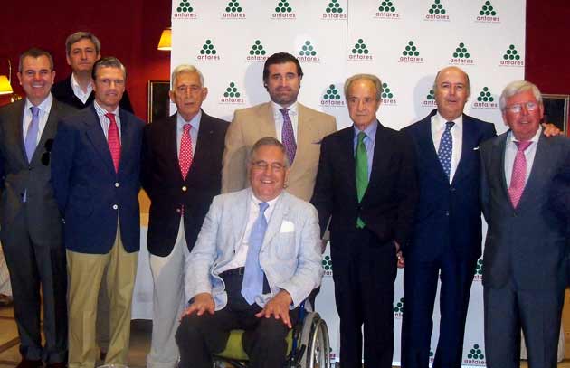 Paco Camino, en el homenaje, junto a Espartaco.