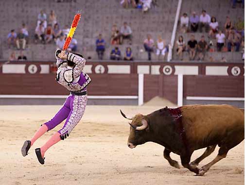 Espectacular tercio de banderillas de Luis mariscal anoche en Las Ventas. (FOTO: Juan Pelegrín / las-ventas.com)