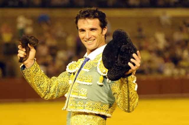 Luis Vilches, feliz esta noche en la Maestranza. (FOTO: Sevilla Taurina)