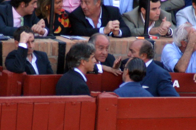 Ramón Valencia se reúne con Roberto Domínguez (Juli), Antonio Vázquez (Morante) y su colaborador Manuel Tornay. (FOTO: Javier Martínez)