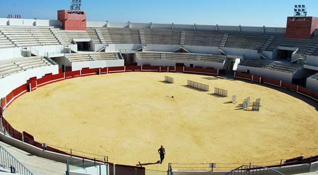 El interior de la plaza de Utrera. (FOTO: Salvador Criado)