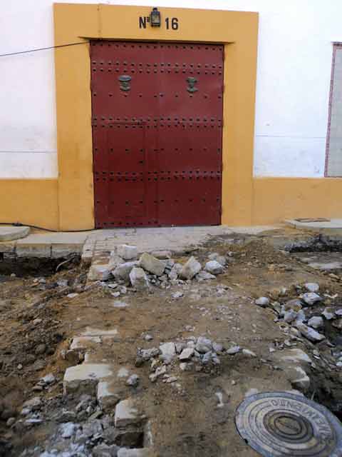 Nuevas obras en la Maestranza. (FOTO: Javier Martínez)