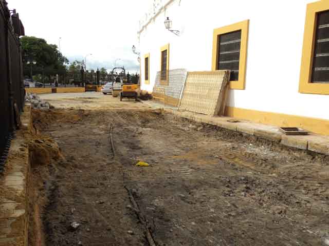 Continúan las obras en la Maestranza. (FOTO: Javier Martínez)