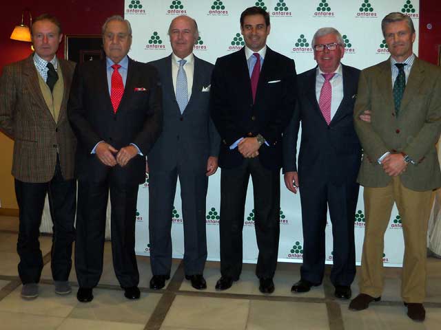 El veterano onubense Litri, homenajeado en Sevilla.