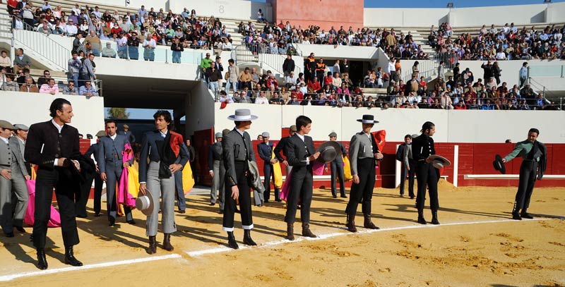 Los espadas dispuestos para el paseíllo. (FOTO: Matito) 