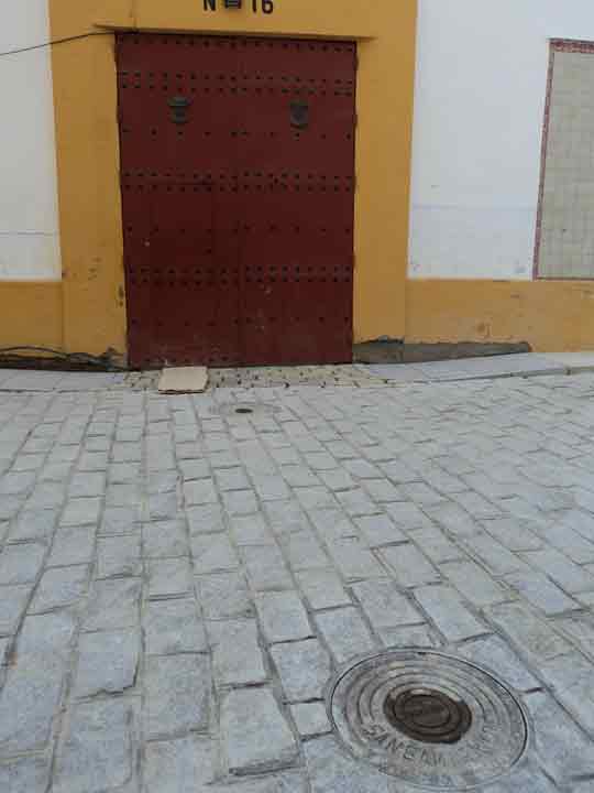 Acceso a la puerta de cuadrillas. (FOTO: Javier Martínez)