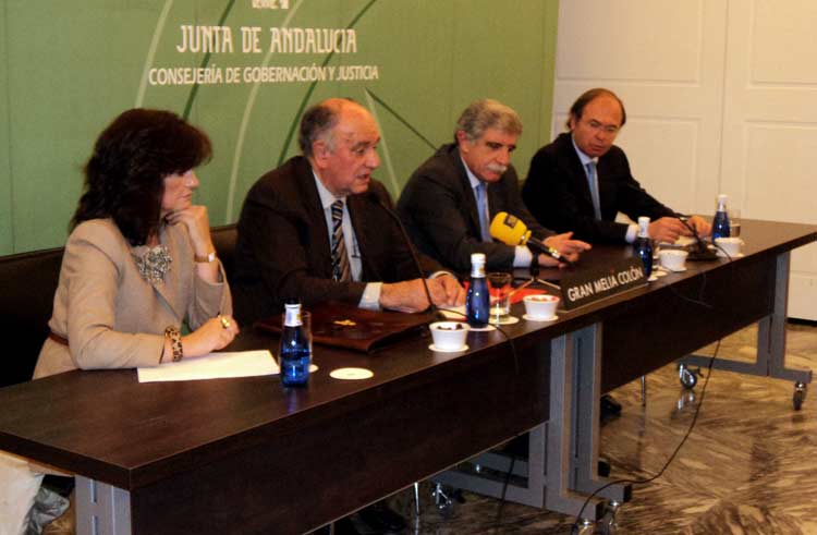 Carmen Calvo, Miguel Cid, Manuel Brenes y Pío García Escudero. (FOTO: Javier Martínez)