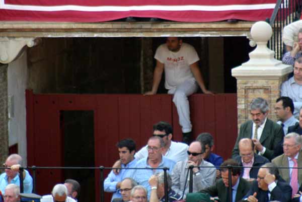 Cualquier sitio puede ser bueno para seguir el festejo. (FOTO: Javier Martínez)