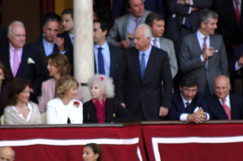 La duquesa de Alba, fiel a su cita con la Maestranza el Domingo de Resurrección. (FOTO: Javier Martínez)