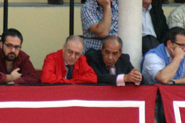 Dos buenos aficionados de la empresa Pagés: Eugenio Gil e Ildefonso Cortés. (FOTO: Javier Martínez)