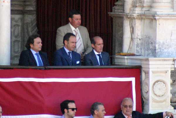 Debut en corrida 'fácil' del nuevo presidente, Fernández-Figueroa. (FOTO: Javier Martínez)