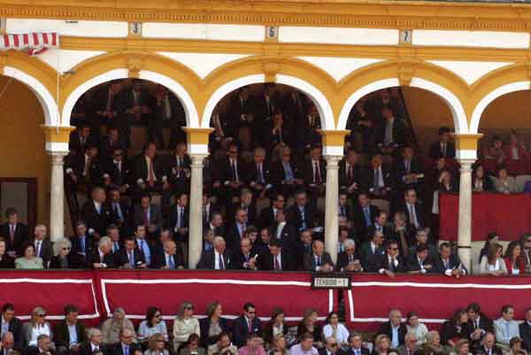 Después de estar semivacio todos los días, loas maestrantes llenaron su grada al son del toreo de arte. (FOTO: Javier Martínez)