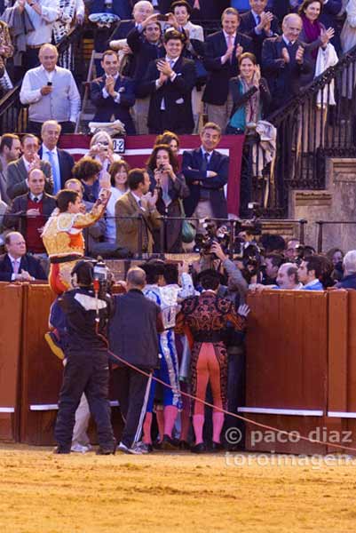 El Juli, por la Puerta del Príncipe. (FOTO: Paco Díaz/toroimagen.com)