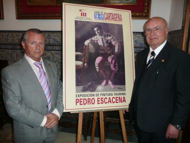 A la izquierda, Francisco Vera, presidente del Foro Taurino de Cartagena, junto a Pedro Escacena.