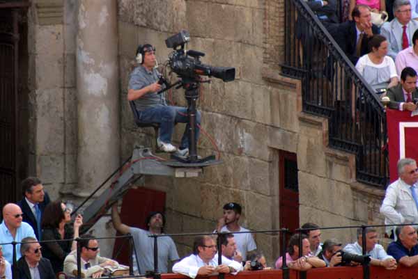 Avances tecnológicos para llevar lo mejor de la corrida a través de la televisión. (FOTO: Javier Martínez)