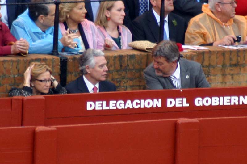 La delegada de la Junta, Carmen Tovar; el consejero Francisco Menacho y Gabriel Fernández Rey. (FOTO: Javier Martínez)